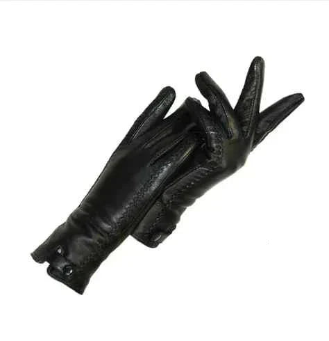 Schwarze Handschuhe aus geschmeidigem Material mit Ziernähten