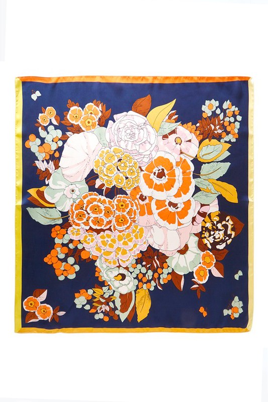 Quadratisches Seidentuch mit Blumenmuster und farbigem Rand