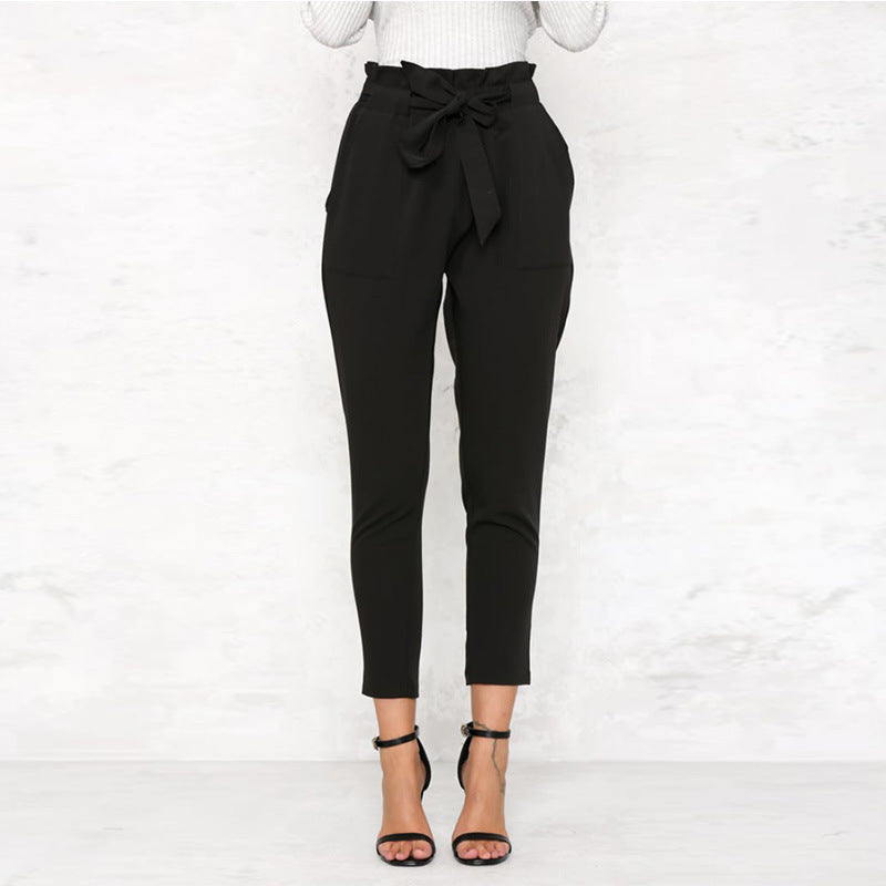 Andrea – Damenhose aus Holz mit schlanker Passform