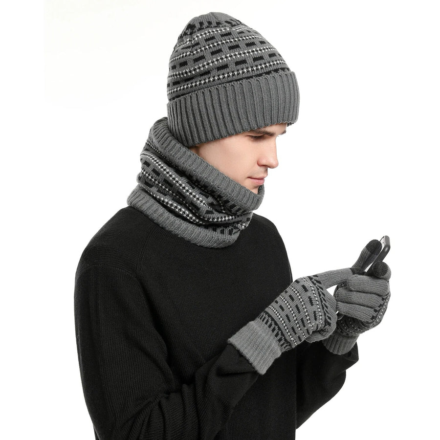 Unisex winterset: gebreide muts, nekwarmer en handschoenen met patroon in lichtgrijs