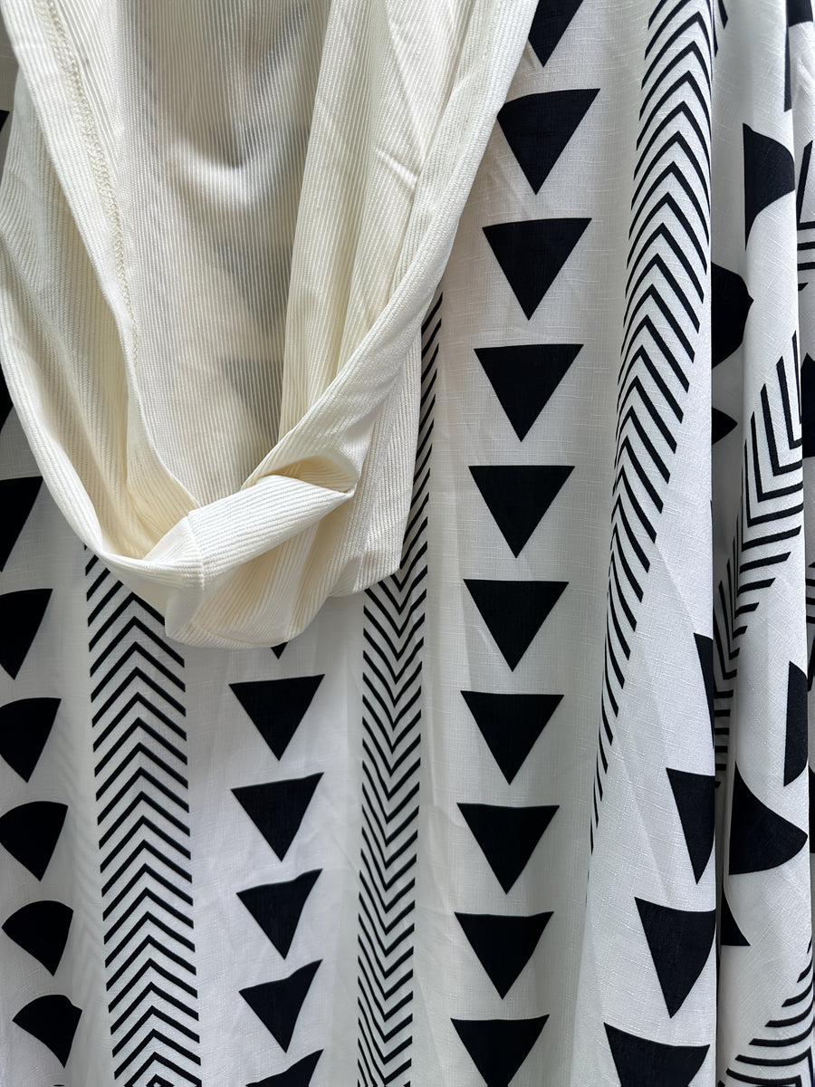 Herren Boho Poncho mit Kapuze und geometrischem Muster – Strand & Festival Überwurf