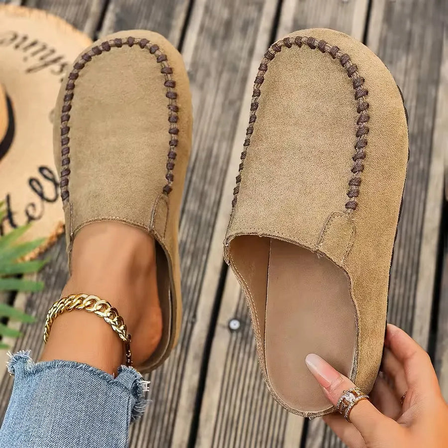 Mocassinpantoffels voor dames met sierstiksels en open hiel