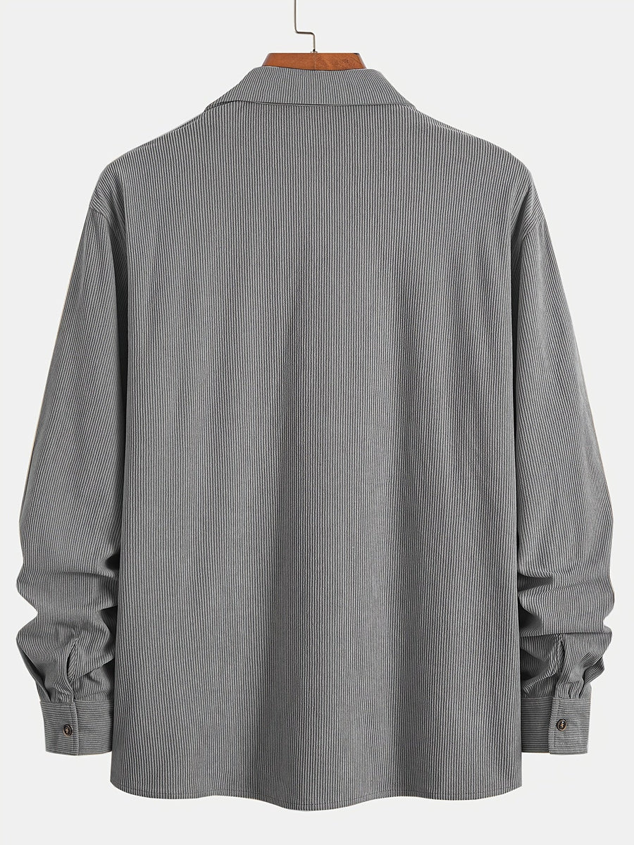 Herenoverhemd met ribfluweellook, knoopsluiting, lange mouwen en twee borstzakken