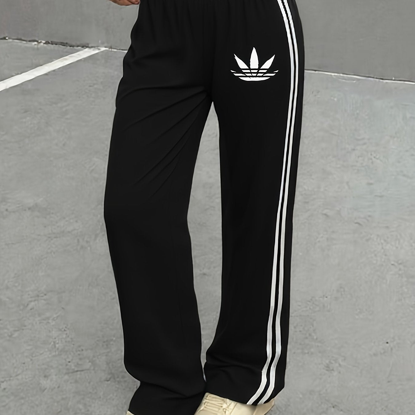 Damen Trainingshose mit weitem Bein und sportlichen Streifen – Lässiger Streetstyle