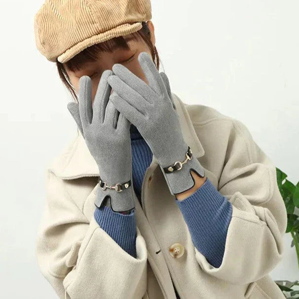 Damen Handschuhe mit Zierschnalle oder Pompon in verschiedenen Farben