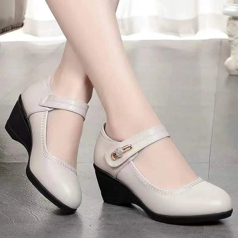 Damen Keilabsatz Schuhe mit Riemen und Schnalle