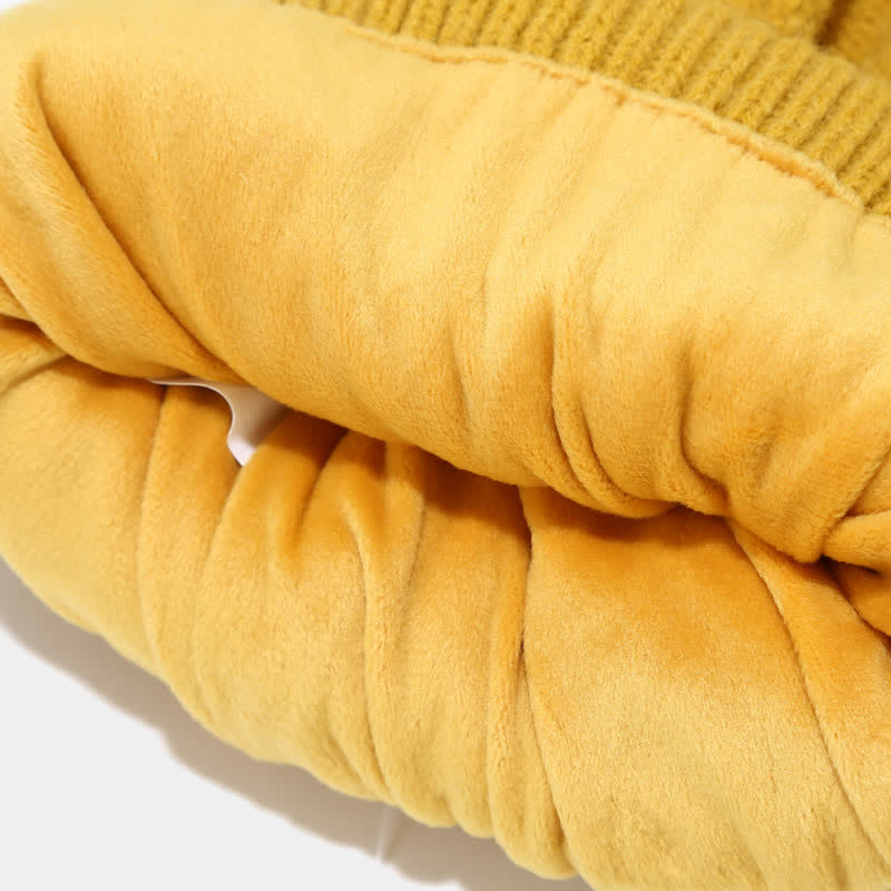 Wintermutsenset met gebreid patroon, pompon, sjaal en touchscreenhandschoenen