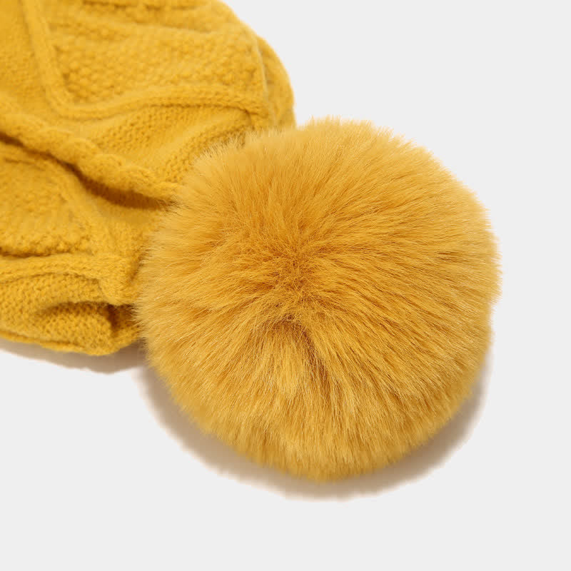 Wintermutsenset met gebreid patroon, pompon, sjaal en touchscreenhandschoenen