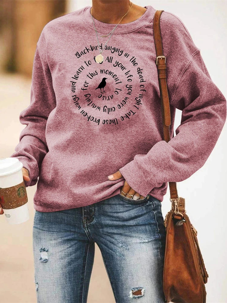 Damessweatshirt met ronde hals, lange mouwen, tekst en kraaiprint