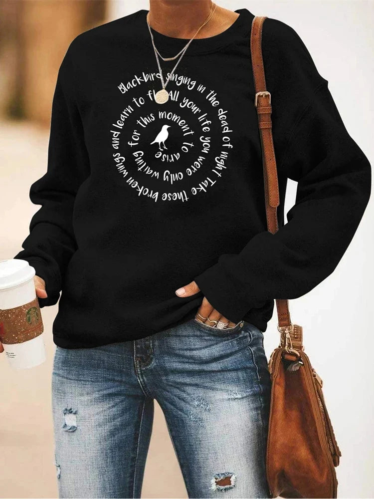 Damessweatshirt met ronde hals, lange mouwen, tekst en kraaiprint