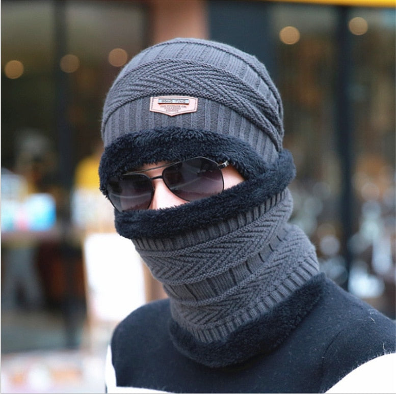 Gebreide beaniemuts met klep en warme colsjaal, winterset
