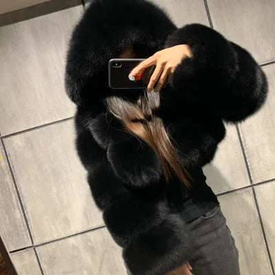 Kurze Damen Kunstfelljacke mit Kapuze, gestreiftes Design