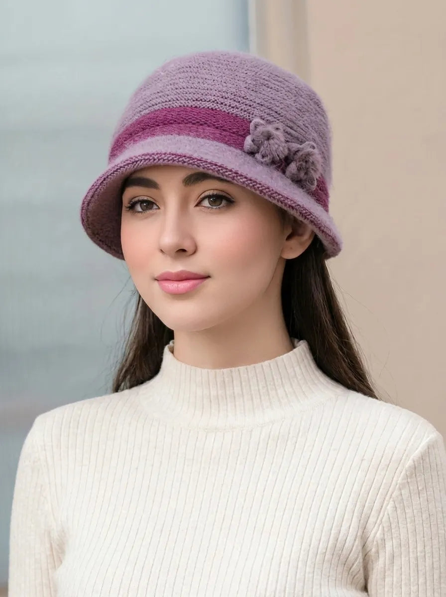 Damen Glockenhut aus weichem Material mit Band und Pompons – verschiedene Farben
