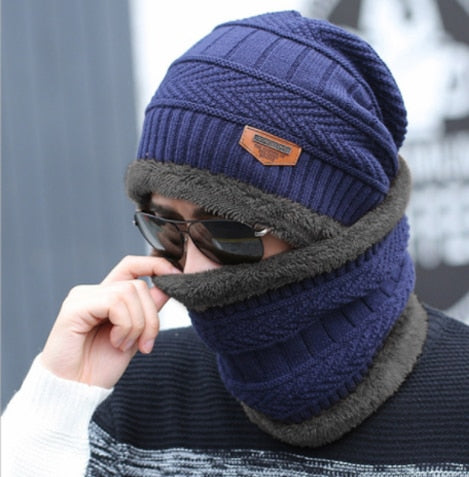 Gebreide beaniemuts met klep en warme colsjaal, winterset