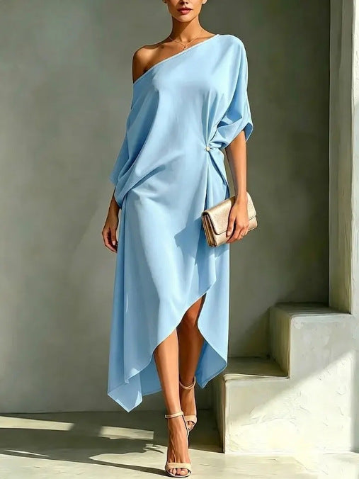 Asymmetrische damesmidijurk met one-shoulderhals en draperingen