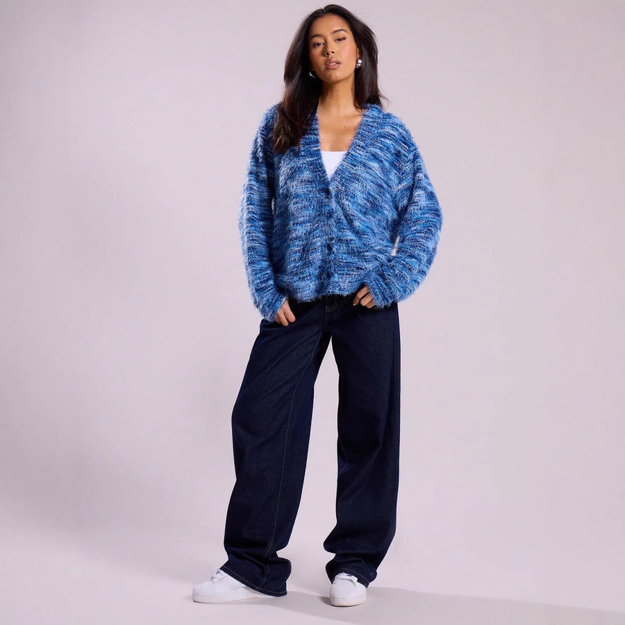 Gebreid damesvest met V-hals en knopen in meerkleurige look
