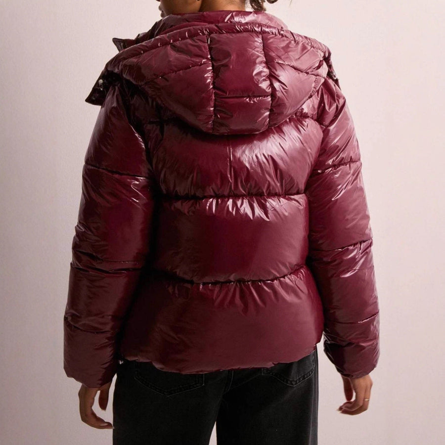 Glänzende Steppjacke mit Kapuze für Damen