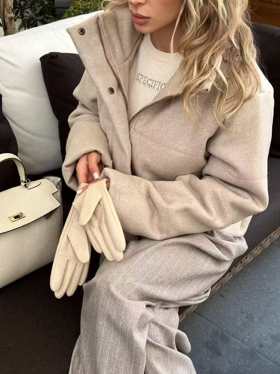Kurze Damen Winterjacke Beige mit Stehkragen und Reißverschluss