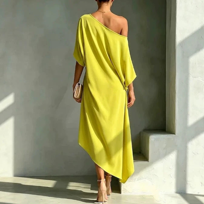Asymmetrische damesmidijurk met one-shoulderhals en draperingen