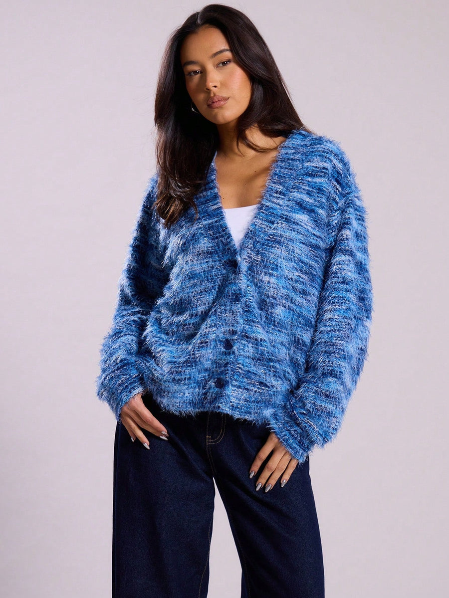 Gebreid damesvest met V-hals en knopen in meerkleurige look