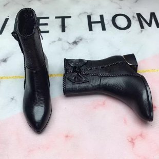 Damesenkellaarsje met strik en vlechtdetail, korte laars