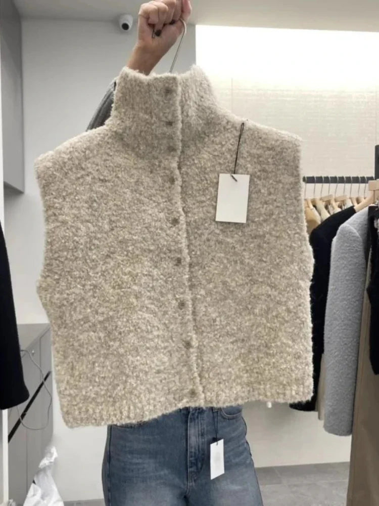Damesgebreid vest met opstaande kraag en knopenlijst