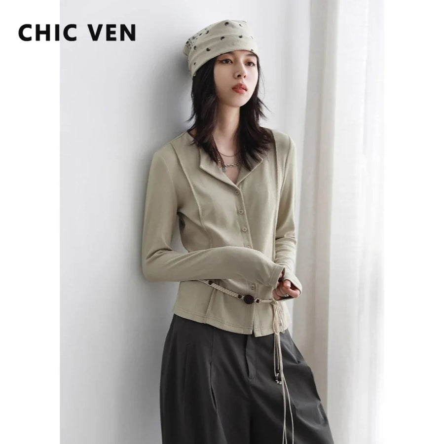 Damesblouse met lange mouwen, knopenlijst en kraag, beige