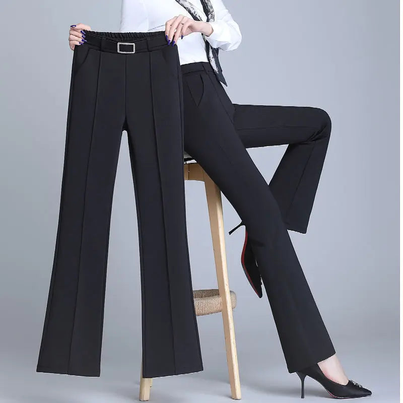 Damesbroek met wijde pijpen, hoge taille en riemgesp, elegante zakelijke broek