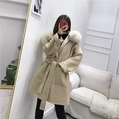 Damen Kurzmantel mit Kapuze und Pelzbesatz Hellbeige