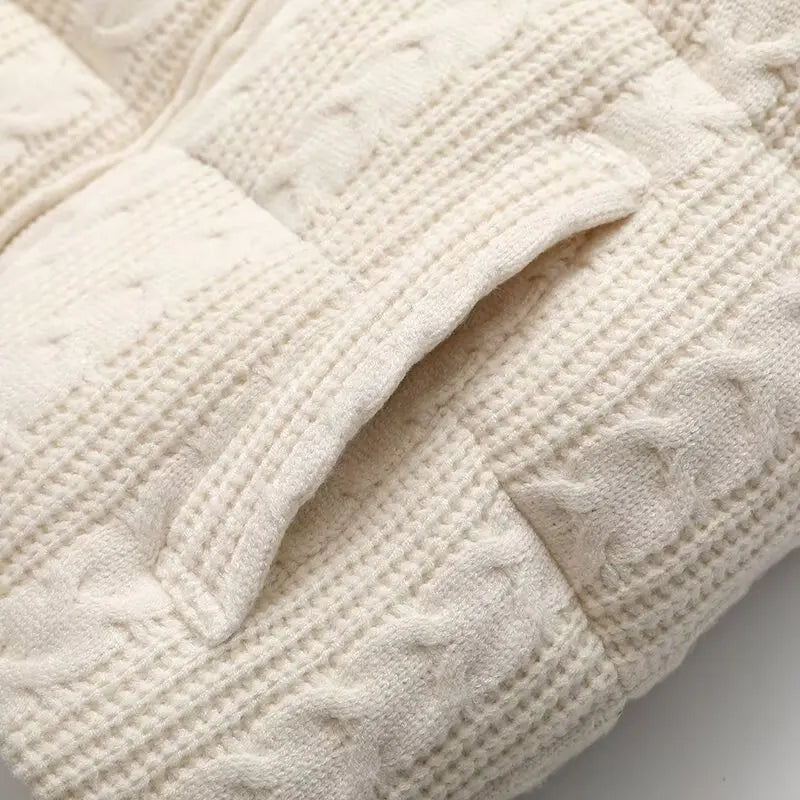 Gepolsterte Strickweste für Damen mit Zopfmuster und Stehkragen, Reißverschluss