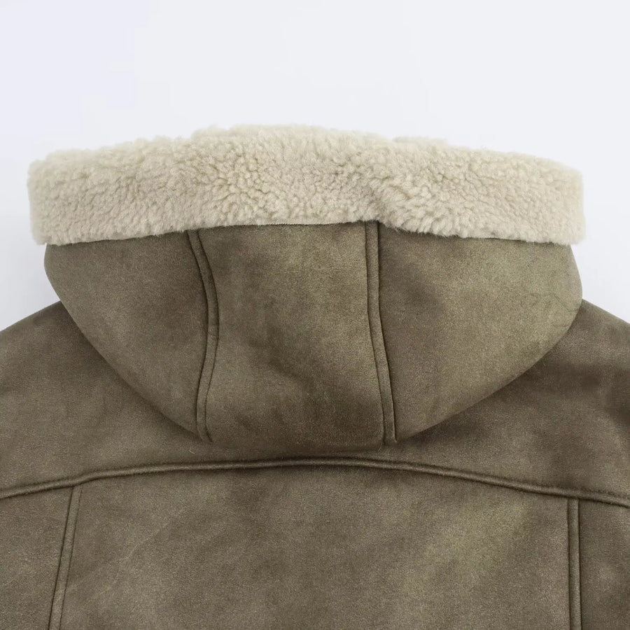 Kurze Kapuzenjacke olivgrün mit Teddyfutter Reißverschluss