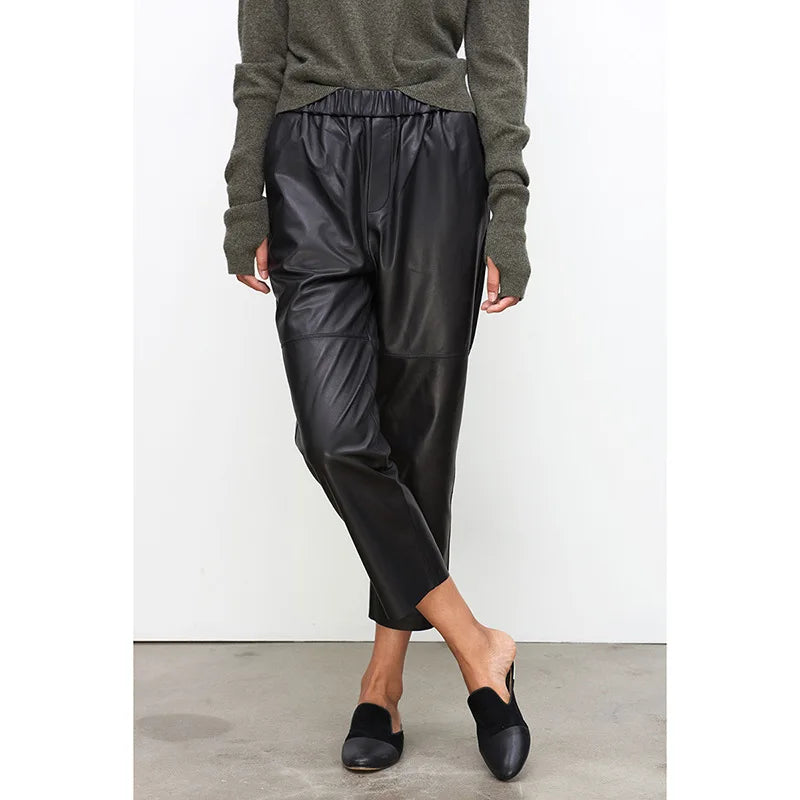 Damesbroek van imitatieleer met elastische tailleband en cropped model