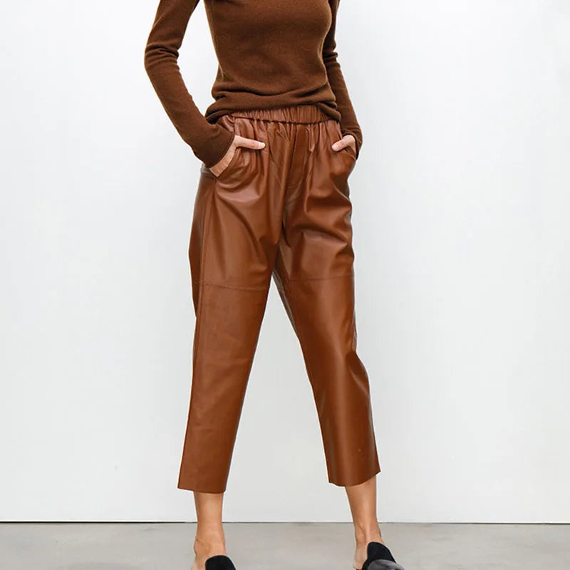 Damesbroek van imitatieleer met elastische tailleband en cropped model