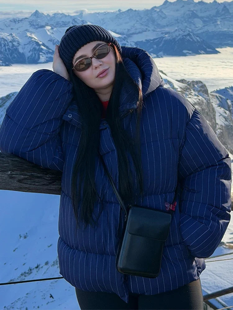 Damen Steppjacke mit Kapuze, Nadelstreifen, Schwarz