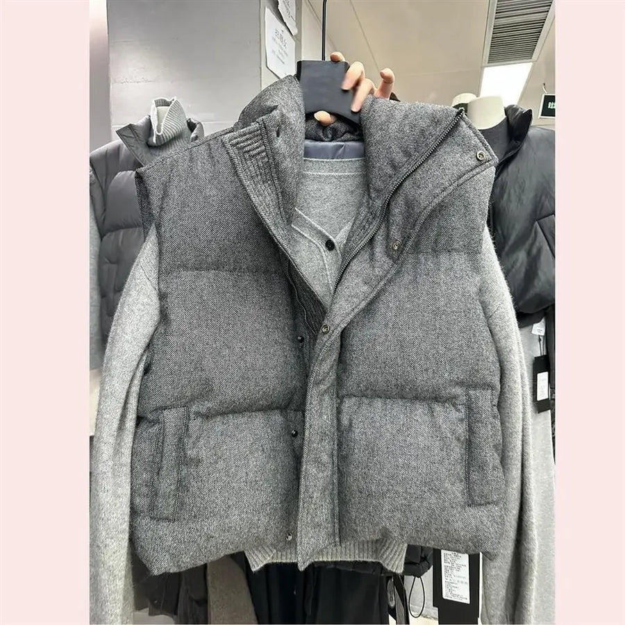 Unisex Steppweste Grau mit hohem Kragen und Taschen