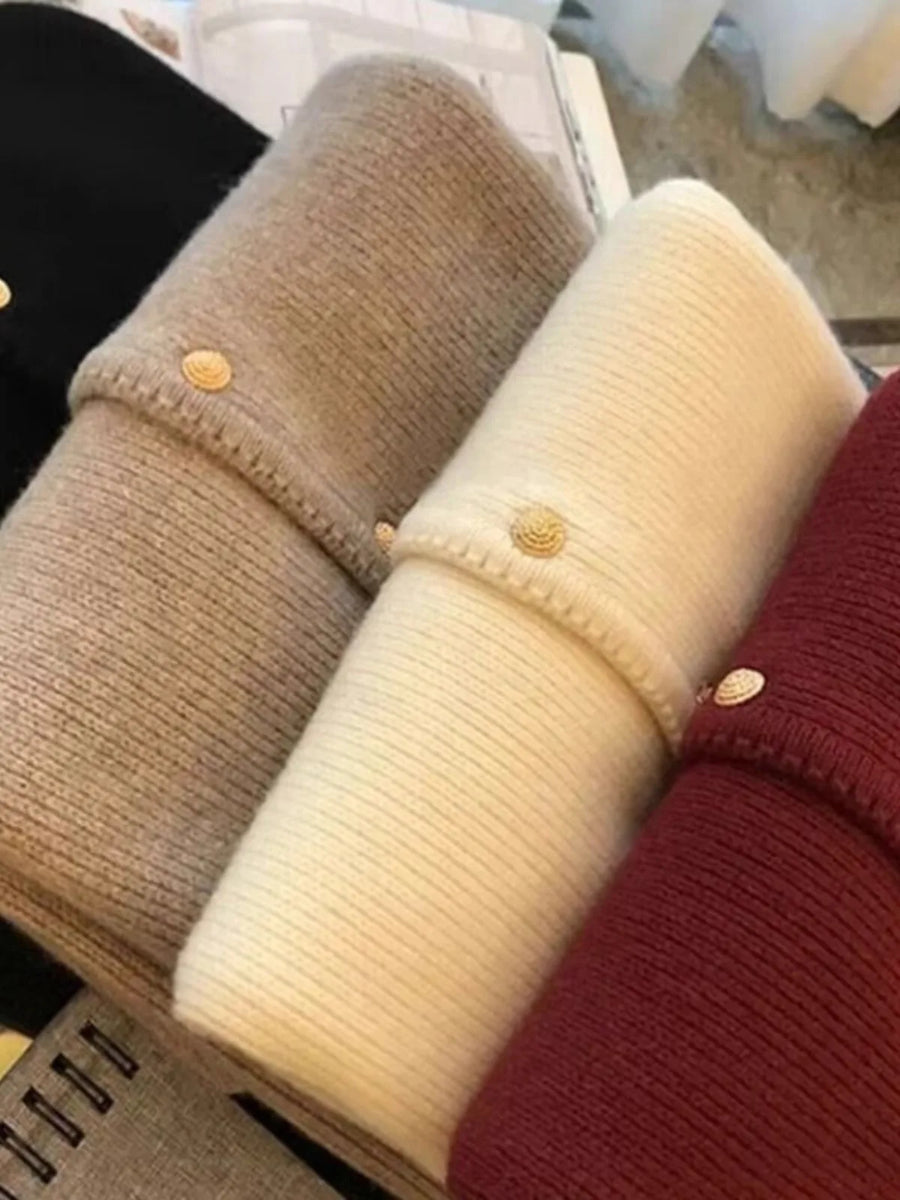 Damen Strickjacke mit Rundhalsausschnitt und Zierknöpfen