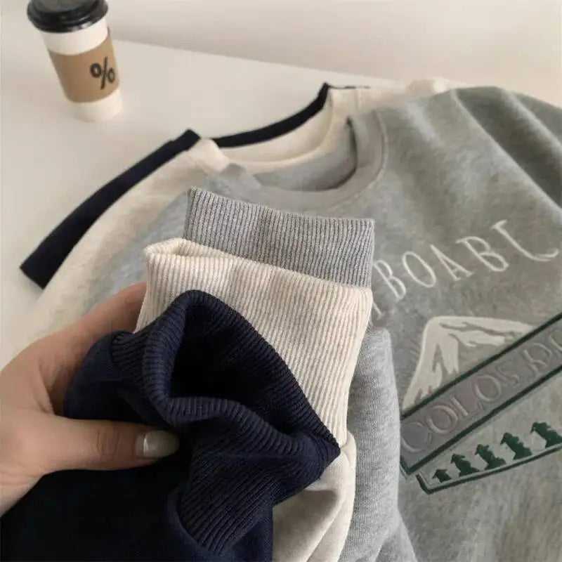 Unisex Langarm Sweatshirt mit Rundhalsausschnitt und Stickerei Motiv