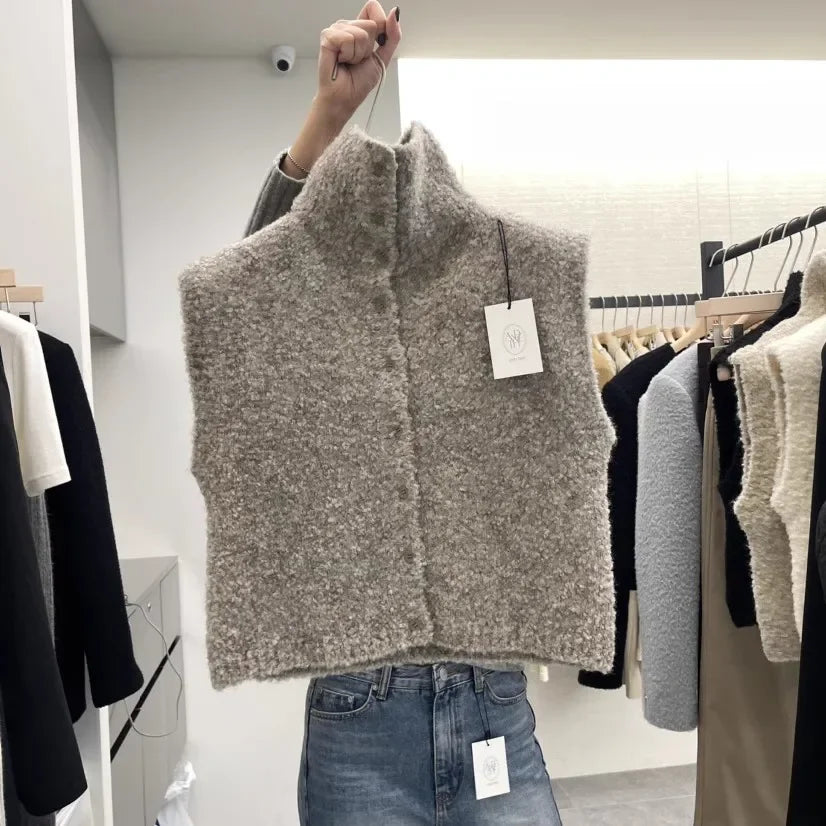 Damesgebreid vest met opstaande kraag en knopenlijst
