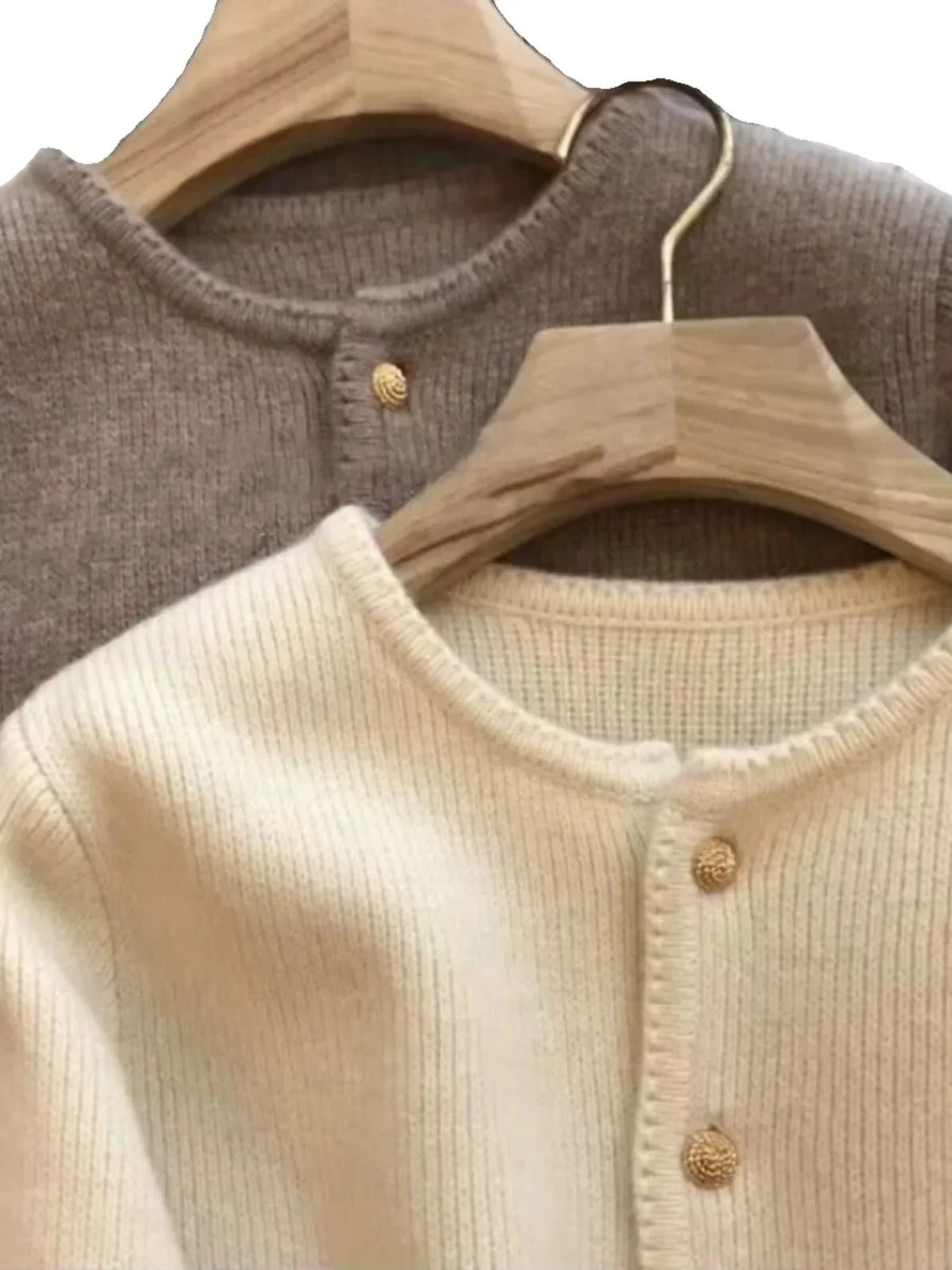 Damen Strickjacke mit Rundhalsausschnitt und Zierknöpfen