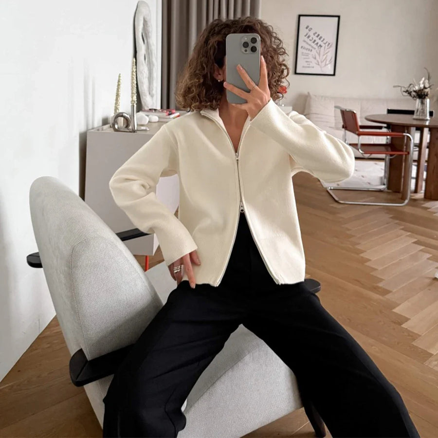 Damesvest met rits en opstaande kraag
