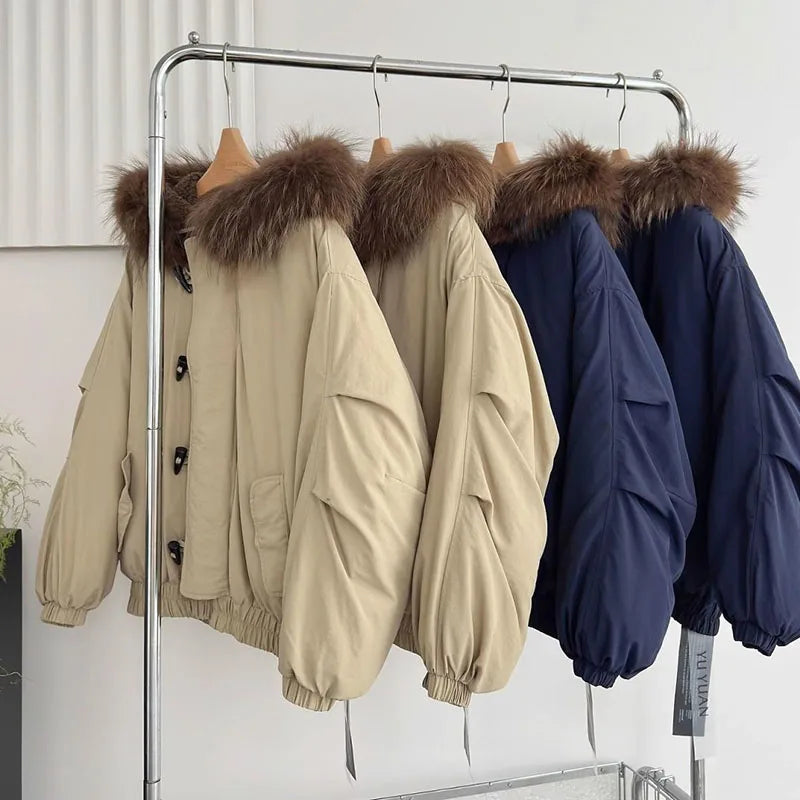 Damen Winterjacke Beige mit Kapuze und Kunstpelzbesatz, Knebelverschlüssen und Reißverschluss