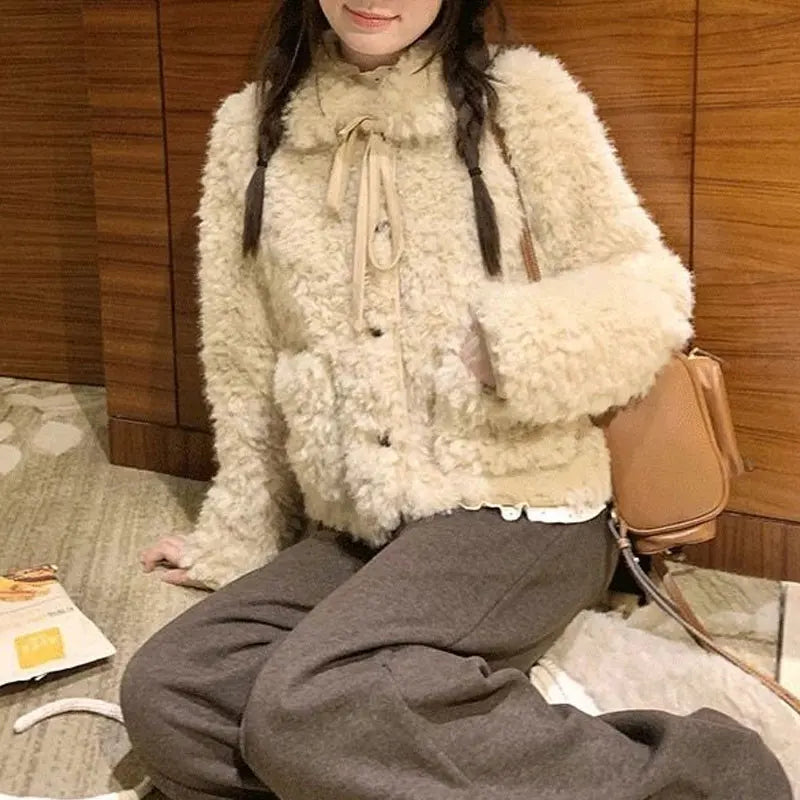 Damen Teddy Jacke Beige mit Knopfverschluss und Schleifendetail