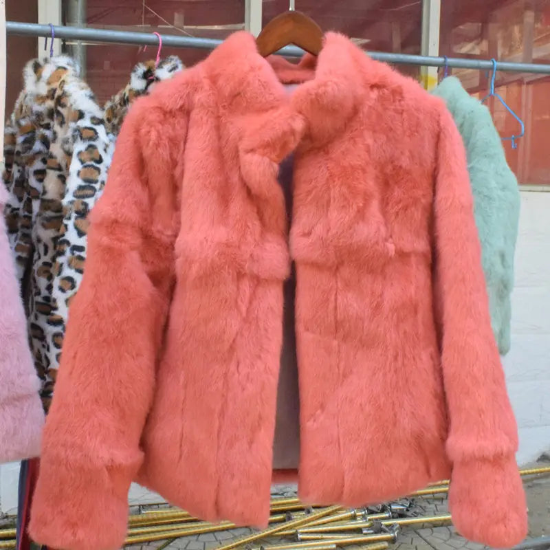 Damen Kurzmantel aus flauschigem Material mit Stehkragen
