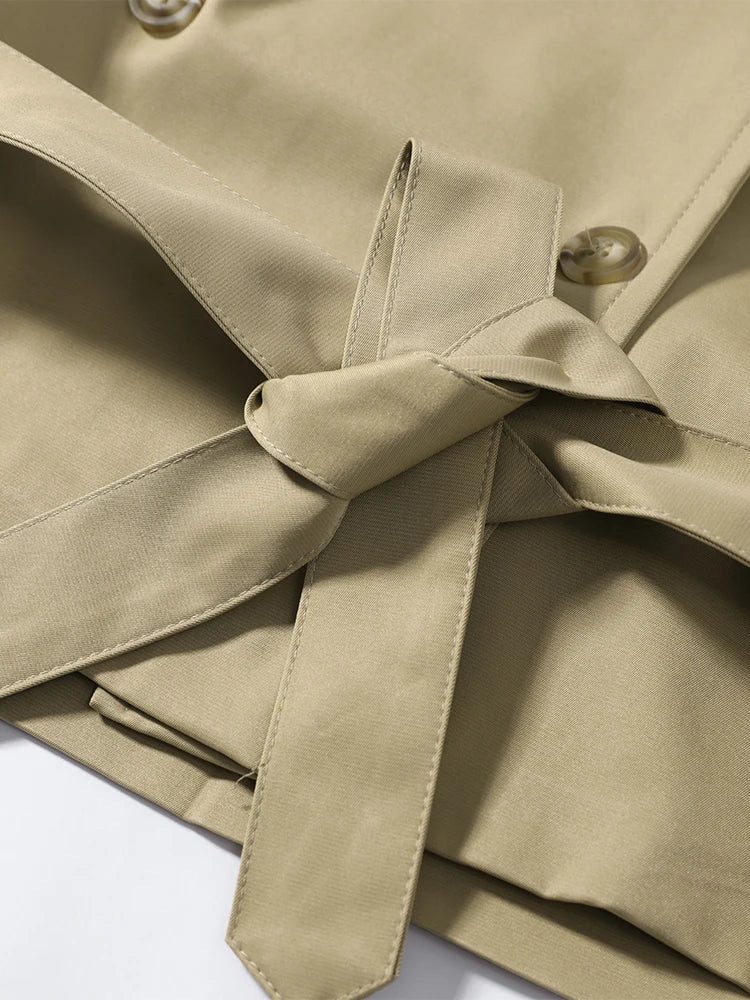 Kurze Damen Jacke Trench-Stil Beige mit Stehkragen und Gürtel Zweireihig