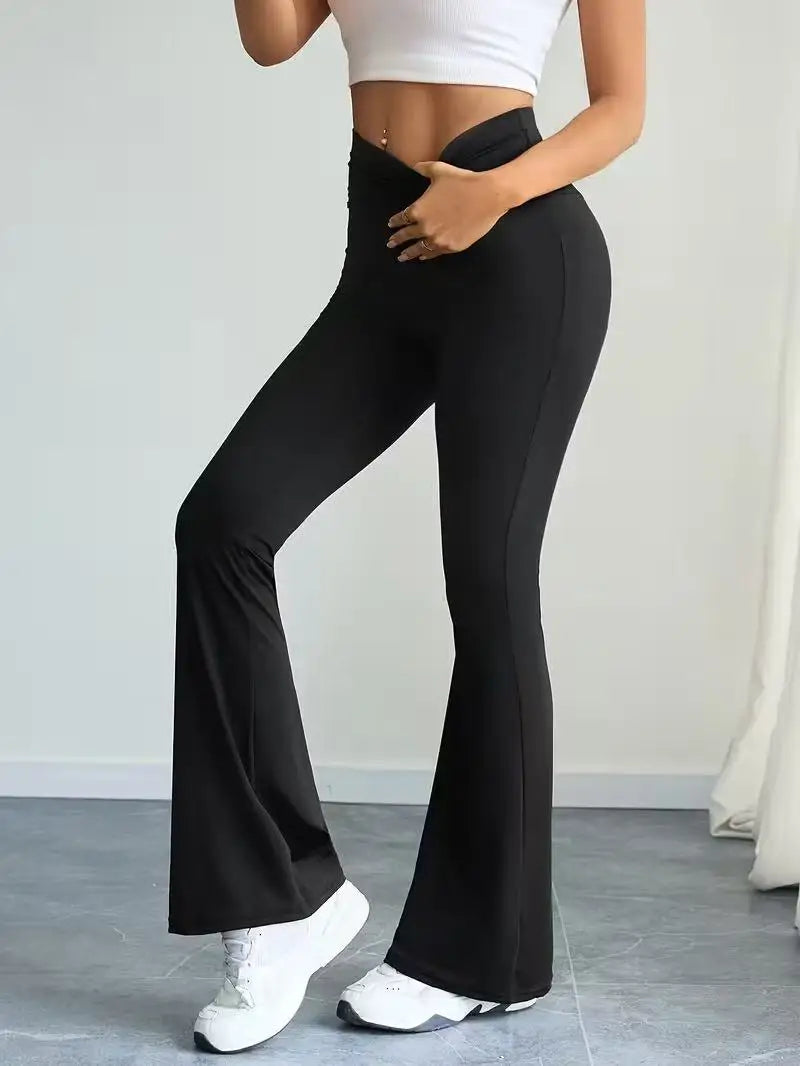 Zwarte dameslegging met uitlopende pijpen en hoge taille