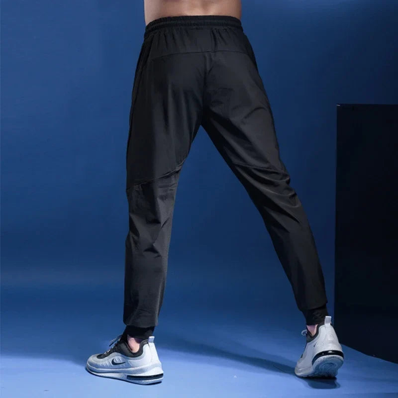 Herren Jogginghose Trainingshose Sportliche Freizeithose mit Gummibund und Bündchen