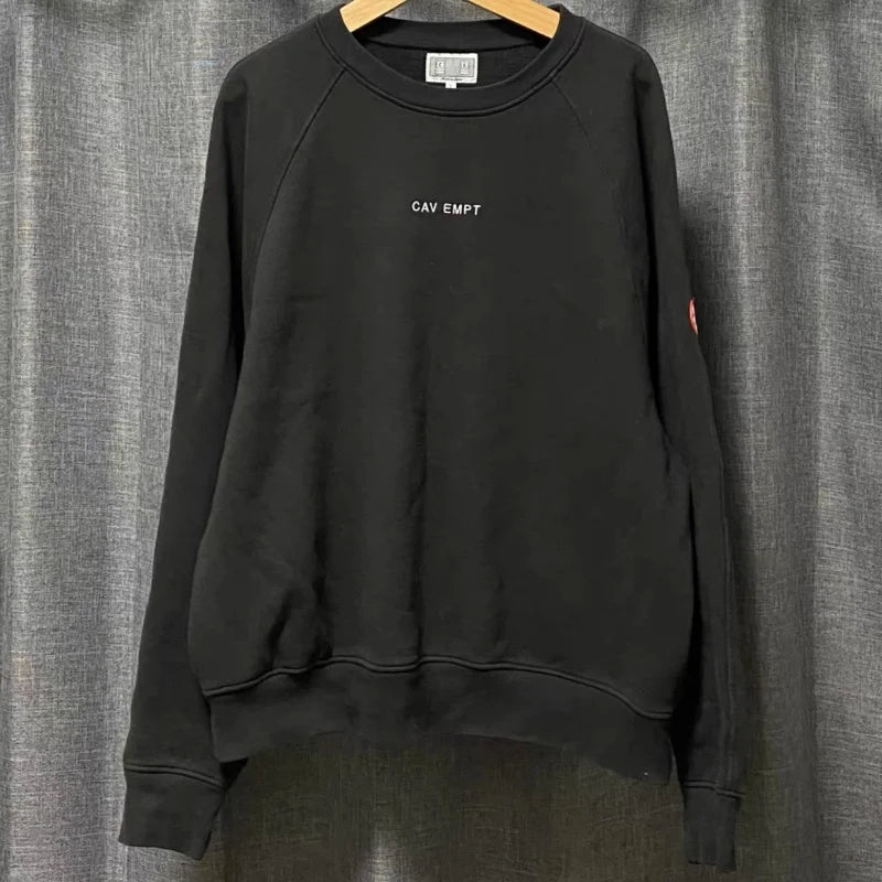 Uniseks sweatshirt met lange mouwen, ronde hals, grafische print en patch op de mouw