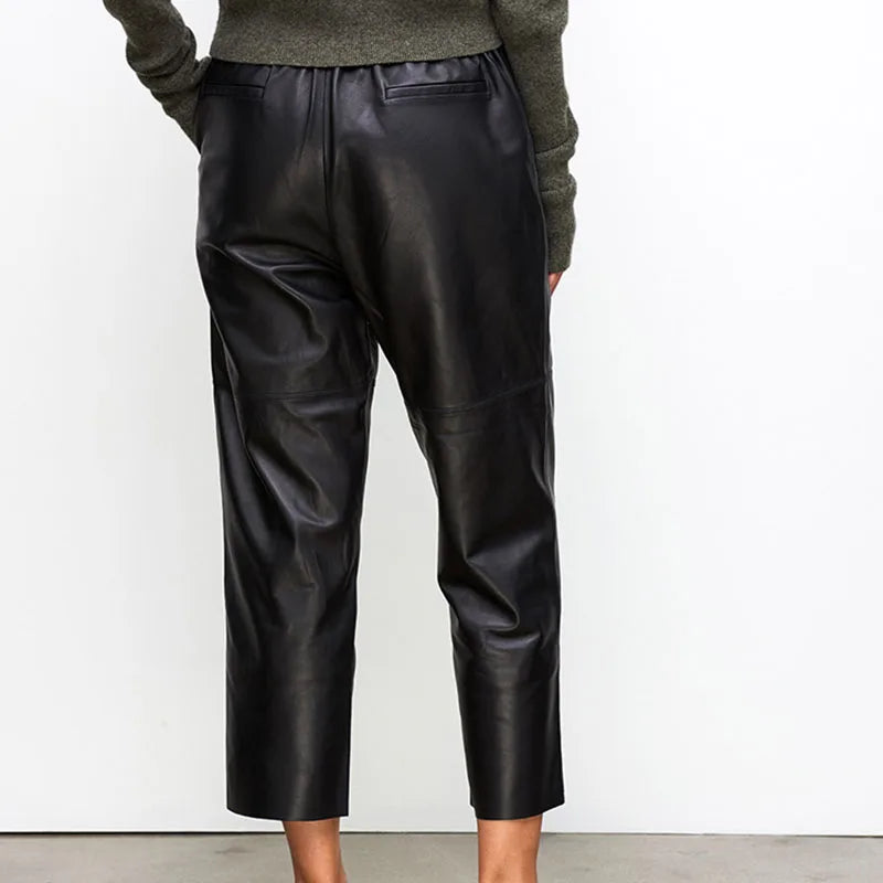 Damesbroek van imitatieleer met elastische tailleband en cropped model