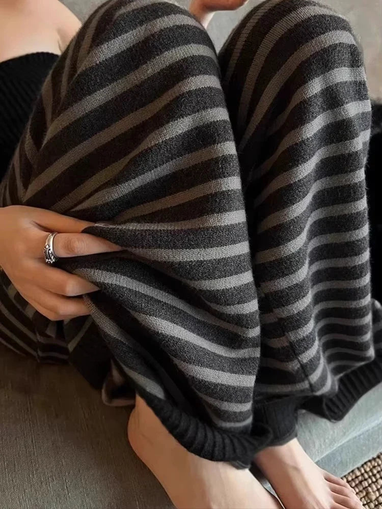 Zwart-grijs gestreepte loungewearbroek voor dames met wijde pijpen en gebreide tailleband