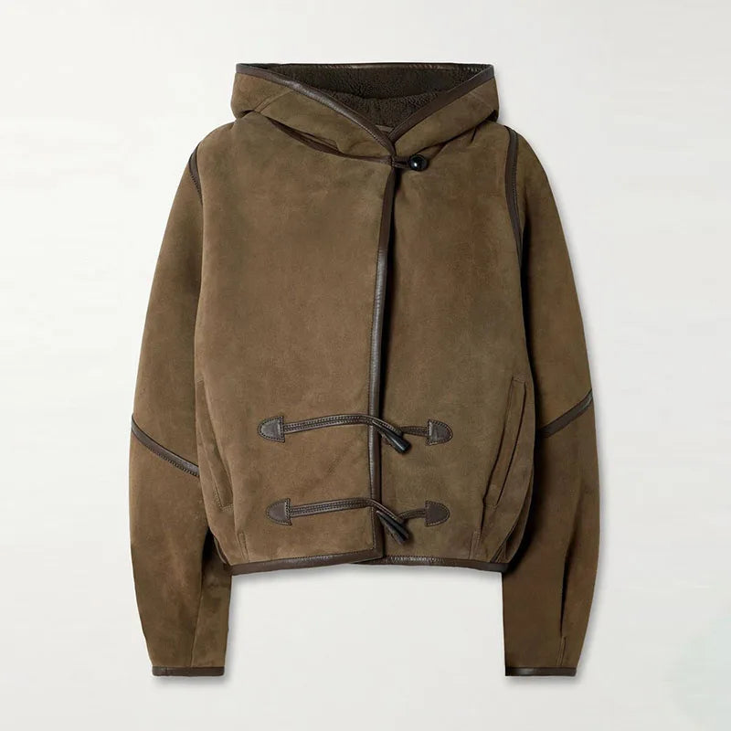 Gefütterte Kurzjacke mit Kapuze und Knebelverschlüssen